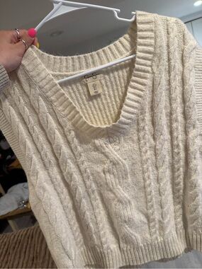 Jessica Simpson Cream Cable-Knit V-Neck Sweater Vest